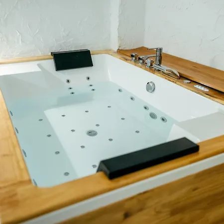 דירה Sada Flat, Jacuzzi, Chill Out, 7 Pax, Smarttv