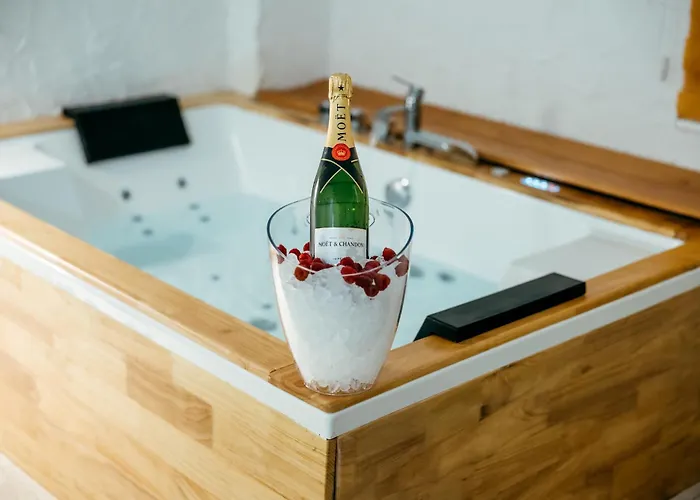 Sada Flat, Jacuzzi, Chill Out, 7 Pax, Smarttv Apartment